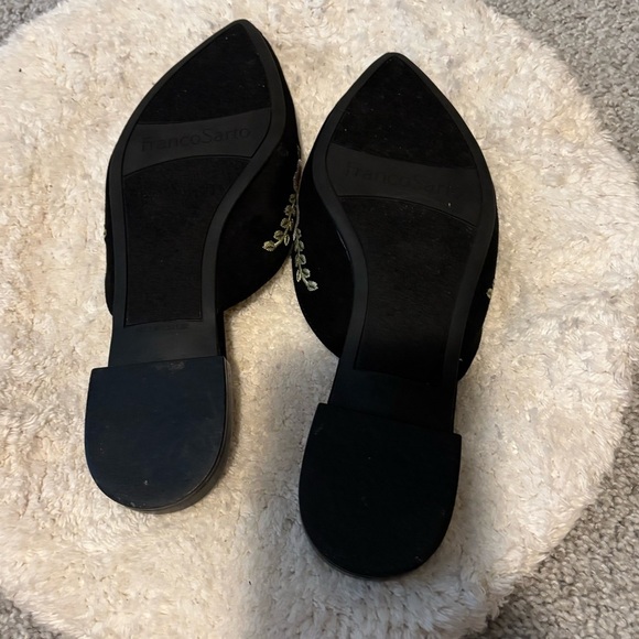 Franco Sarto Pointed ToeBlack Floral Embroidered Mules. - Picture 5 of 5